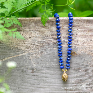 Gemstone mala necklace Lapis lazuli with gold bronze pine cone | Naturelove Malas from Der Blaue Vogel