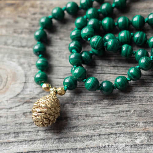 Gemstone mala necklace Malachite with gold bronze pine cone | Naturelove Malas from Der Blaue Vogel