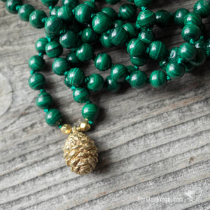 Gemstone mala necklace Malachite with gold bronze pine cone | Naturelove Malas from Der Blaue Vogel