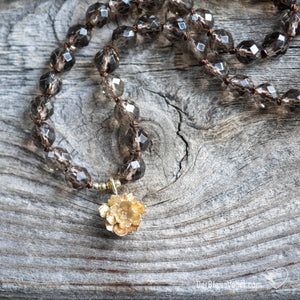 Nature love mala made of smoky quartz and 14 K gold pendant | Der Blaue Vogel