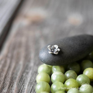 Peridot mala necklace with handmade silver succulent in beach pebble from Crete | Der Blaue Vogel